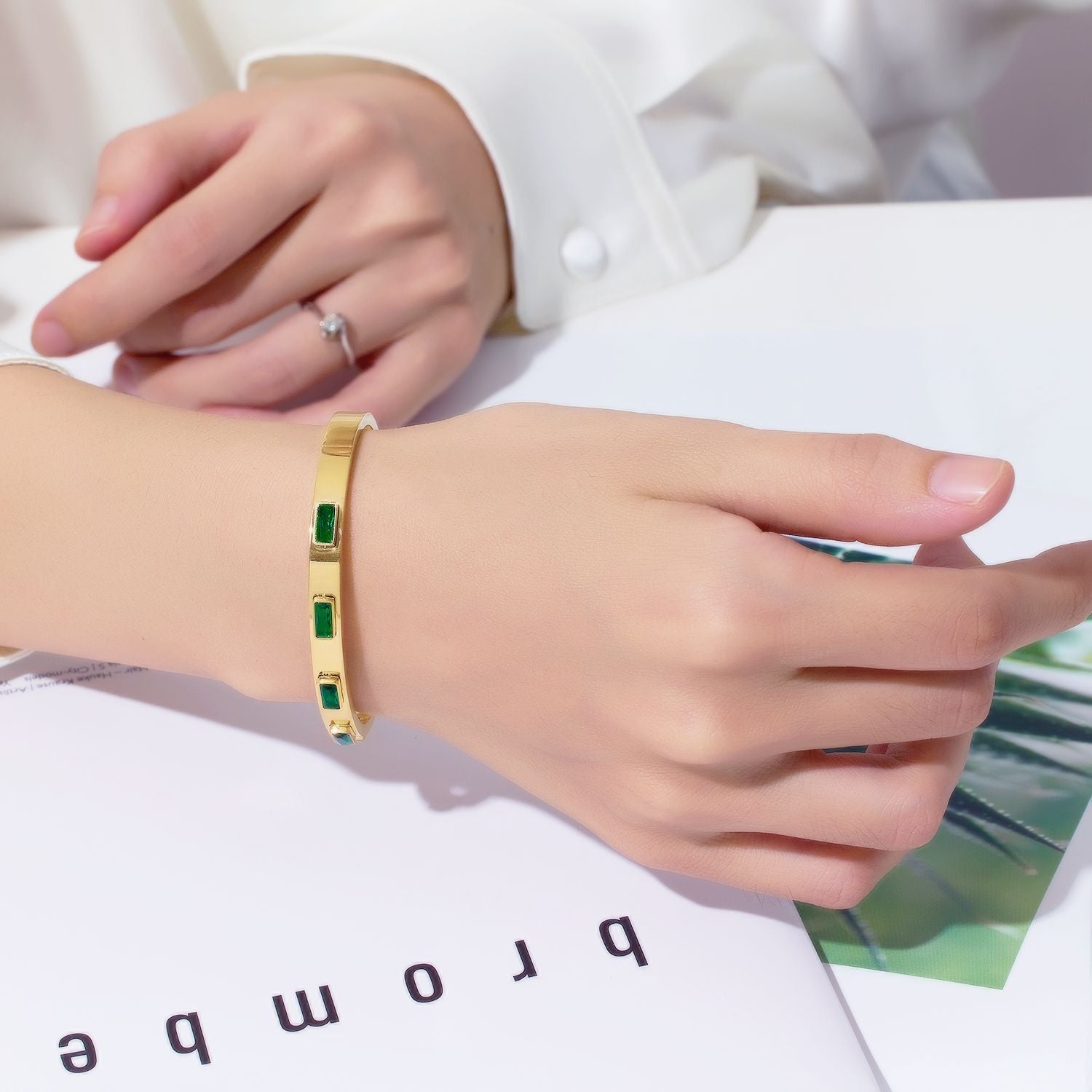 Wholesale Retro Fashion Zircon Gold Titanium Steel Bracelet